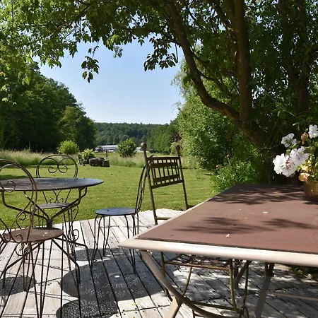 Hébergement de vacances In Auvergne With Roofed Garden And Terrace Calvinet