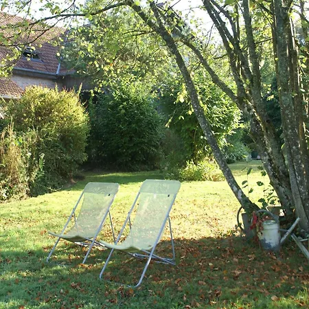 In Auvergne With Roofed Garden And Terrace Calvinet