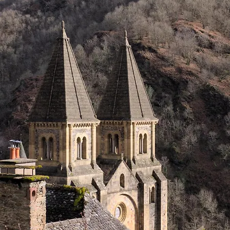 In Auvergne With Roofed Garden And Terrace Hébergement de vacances *