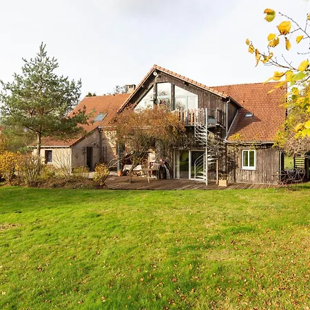 In Auvergne With Roofed Garden And Terrace Hébergement de vacances Calvinet