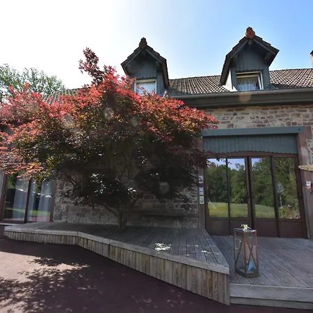 In Auvergne With Roofed Garden And Terrace Hébergement de vacances *