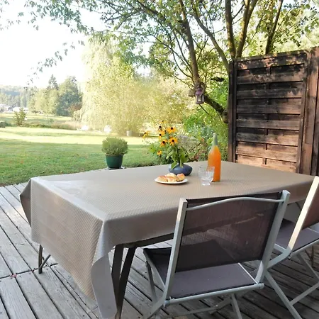 Hébergement de vacances In Auvergne With Roofed Garden And Terrace