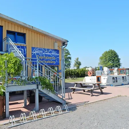 In Auvergne With Roofed Garden And Terrace Hébergement de vacances *