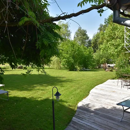 Hébergement de vacances In Auvergne With Roofed Garden And Terrace Calvinet