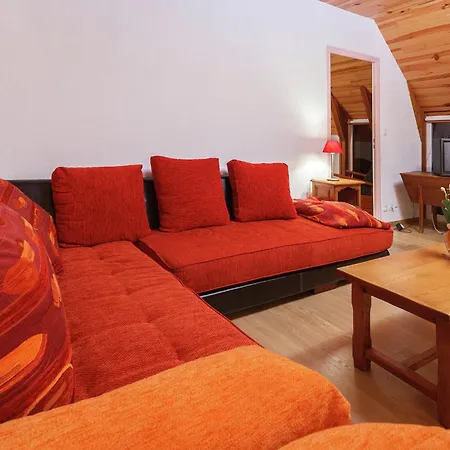 In Auvergne With Roofed Garden And Terrace * Calvinet