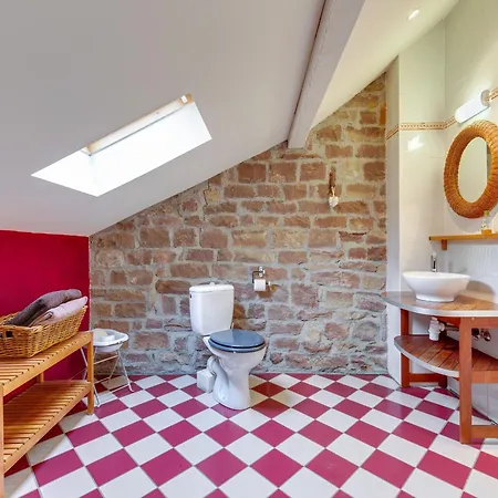 In Auvergne With Roofed Garden And Terrace * Calvinet