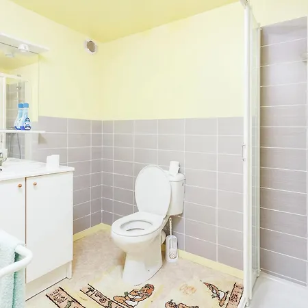 Σπίτι διακοπών In Auvergne With Roofed Garden And Terrace Calvinet