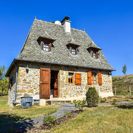 Σπίτι διακοπών In Auvergne With Roofed Garden And Terrace *