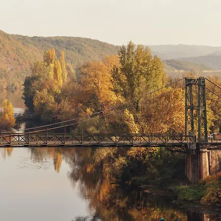 In Auvergne With Roofed Garden And Terrace Σπίτι διακοπών Calvinet