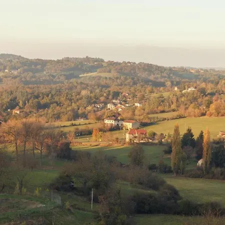 In Auvergne With Roofed Garden And Terrace * Calvinet