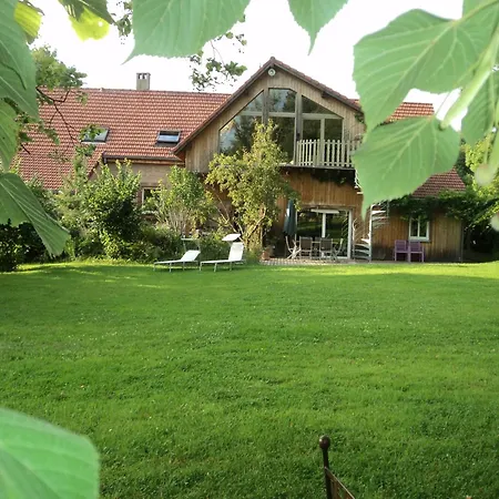 Σπίτι διακοπών In Auvergne With Roofed Garden And Terrace Calvinet