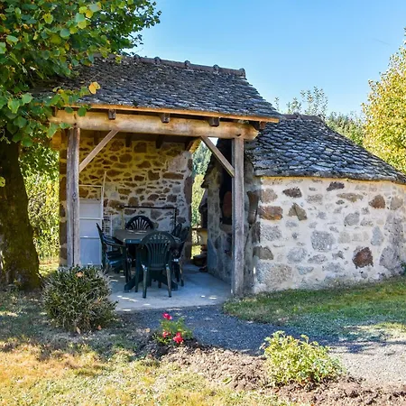 In Auvergne With Roofed Garden And Terrace 4*
