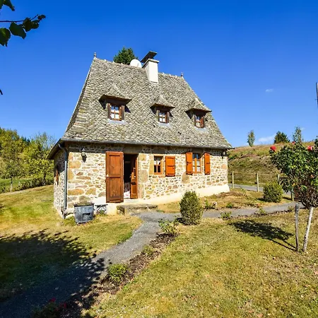 In Auvergne With Roofed Garden And Terrace *
